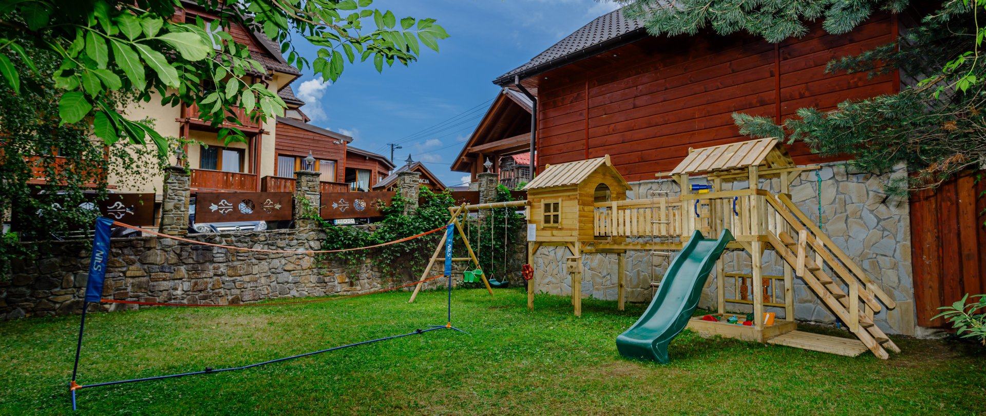 Plac zabaw (huśtawka, zjeżdżalnia, trampolina)