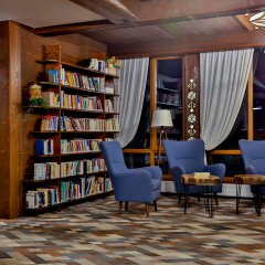 Hotel library