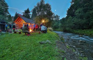 Wiata grillowa nad potokiem