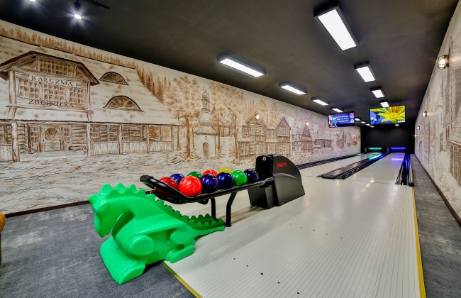 Bowling and billiard club