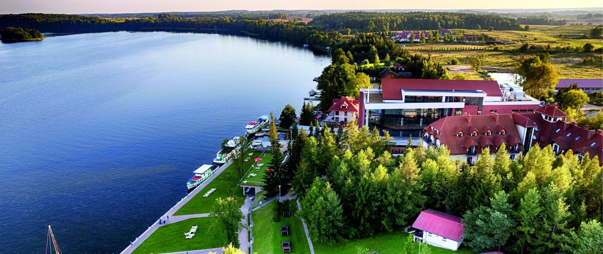 Czy apartament nad jeziorem jest droższy niż w centrum miasta?