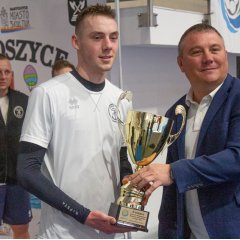 Zweiter Platz für die Fußballmannschaft des Robert's Port Hotel