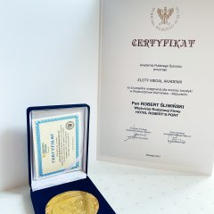 Złoty Medal Akademii Polskiego Sukcesu dla właściciela hotelu - Roberta Śliwińskiego
