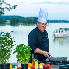 Wir laden Sie zu einem Wochenende mit lokaler Küche und Kunsthandwerk ein!