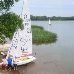 Die Crew des Hotels Robert's Port auf dem Podium in Rajgród!