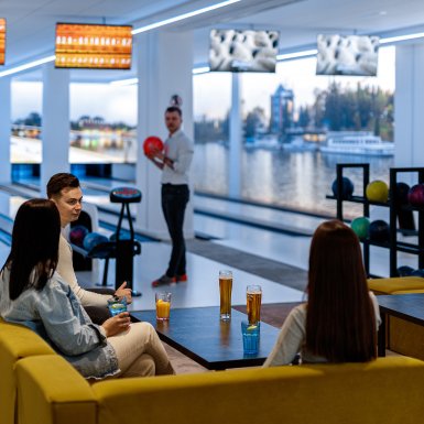 Klub nocny i kręgielnia