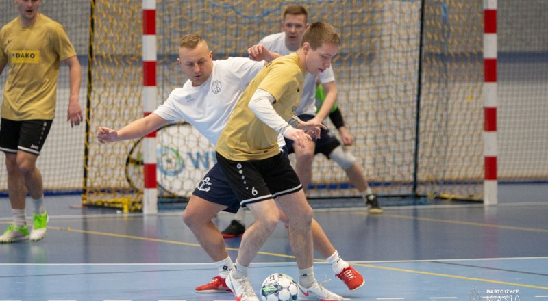 Second place for the Robert's Port Hotel football team