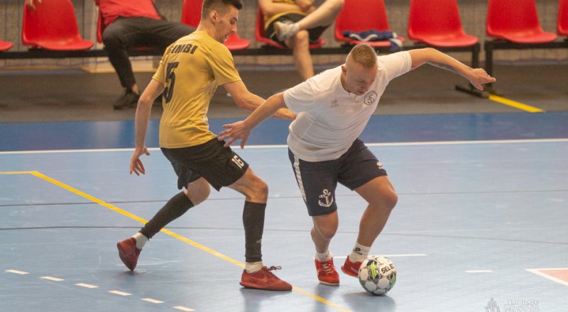 Second place for the Robert's Port Hotel football team