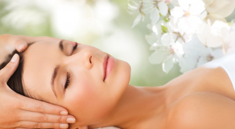 Март - месяц женщин в Robert's Port Hotel