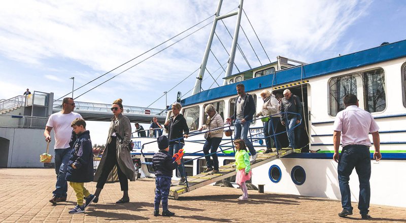 The first spring cruise of the hotel Passenger Shipping