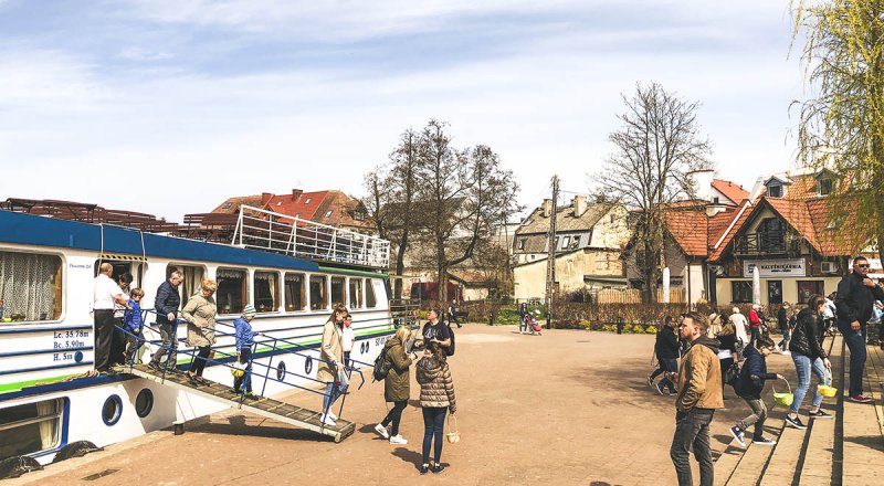 The first spring cruise of the hotel Passenger Shipping