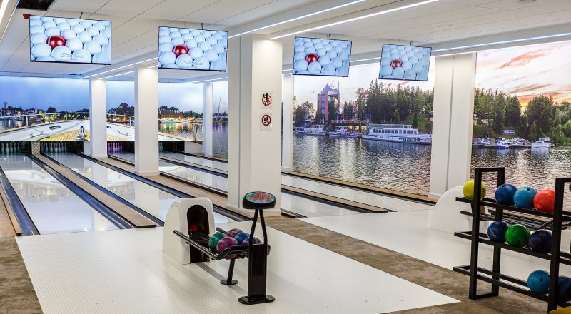 Nightclub with bowling alley