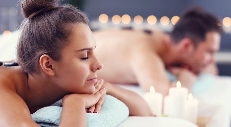 Март - месяц женщин в Robert's Port Hotel