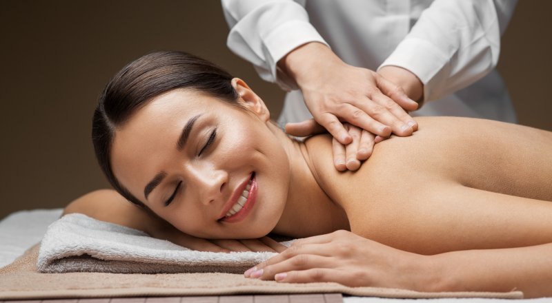 Март - месяц женщин в Robert's Port Hotel