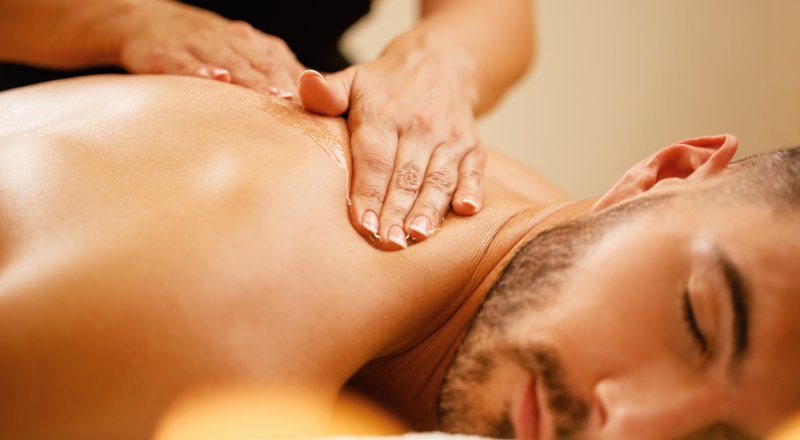 Март - месяц женщин в Robert's Port Hotel