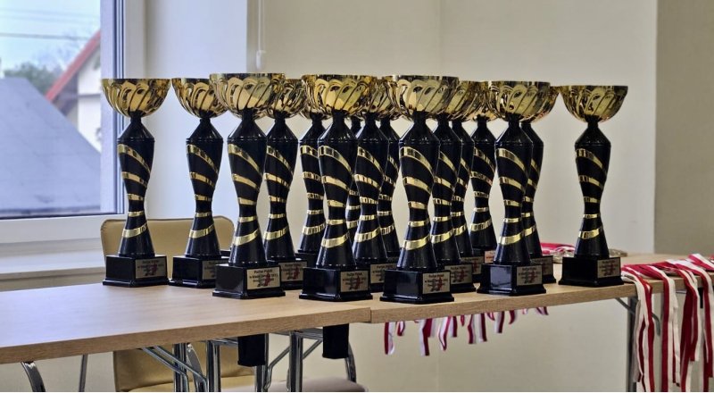 Robert's Port Hotel crew officially with the 2023 Polish Cup in the Omega class