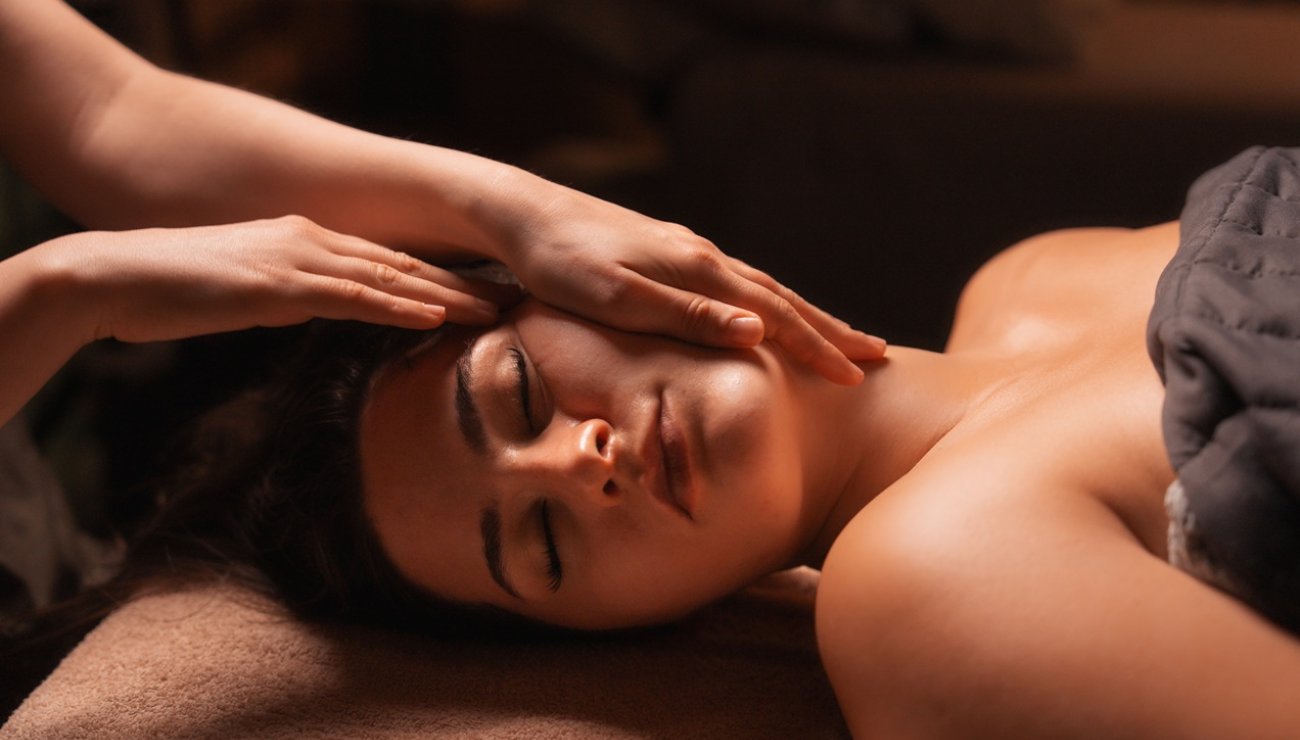 Valentine's Day Stay at the Hotel with SPA - HP Park Plaza