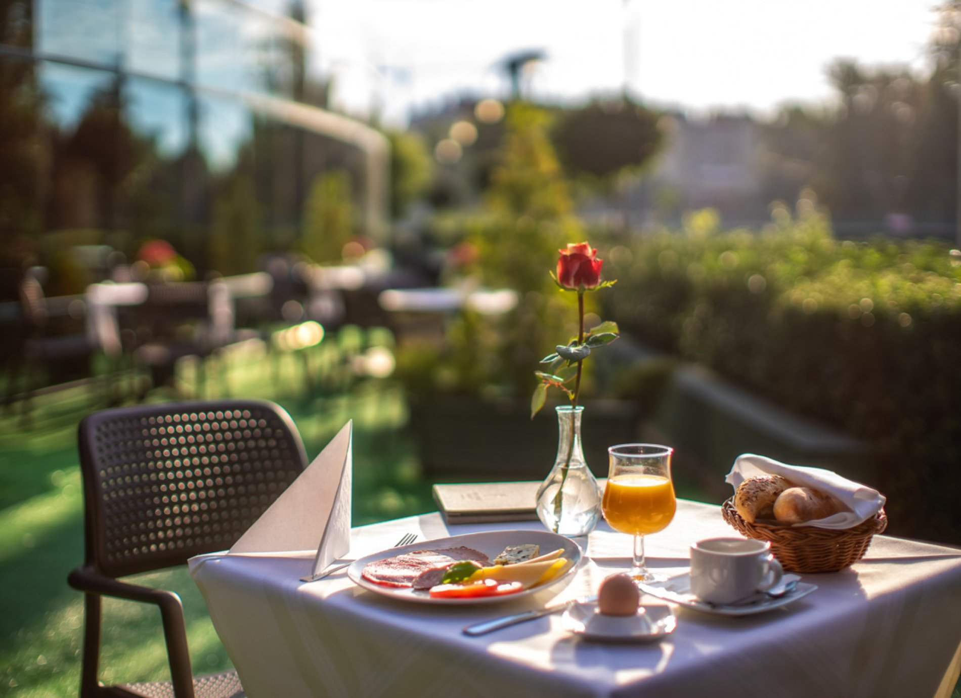 Wir stehen Ihnen zur Verfügung:
