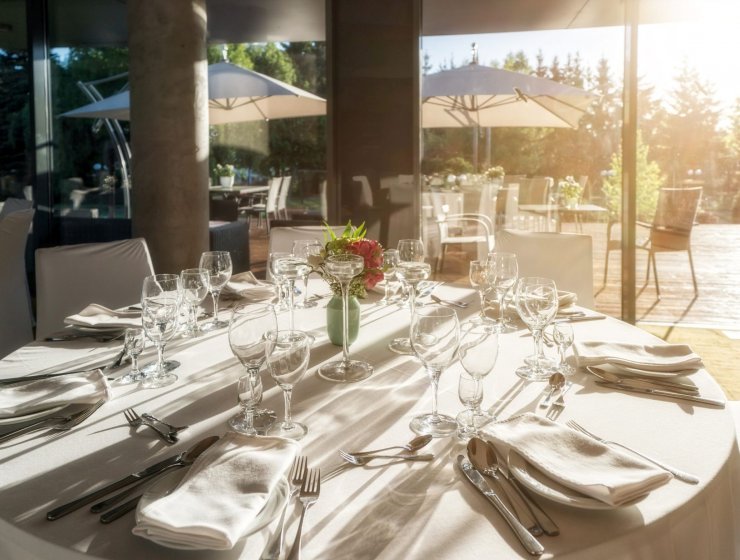 Uczta i szampańska zabawa