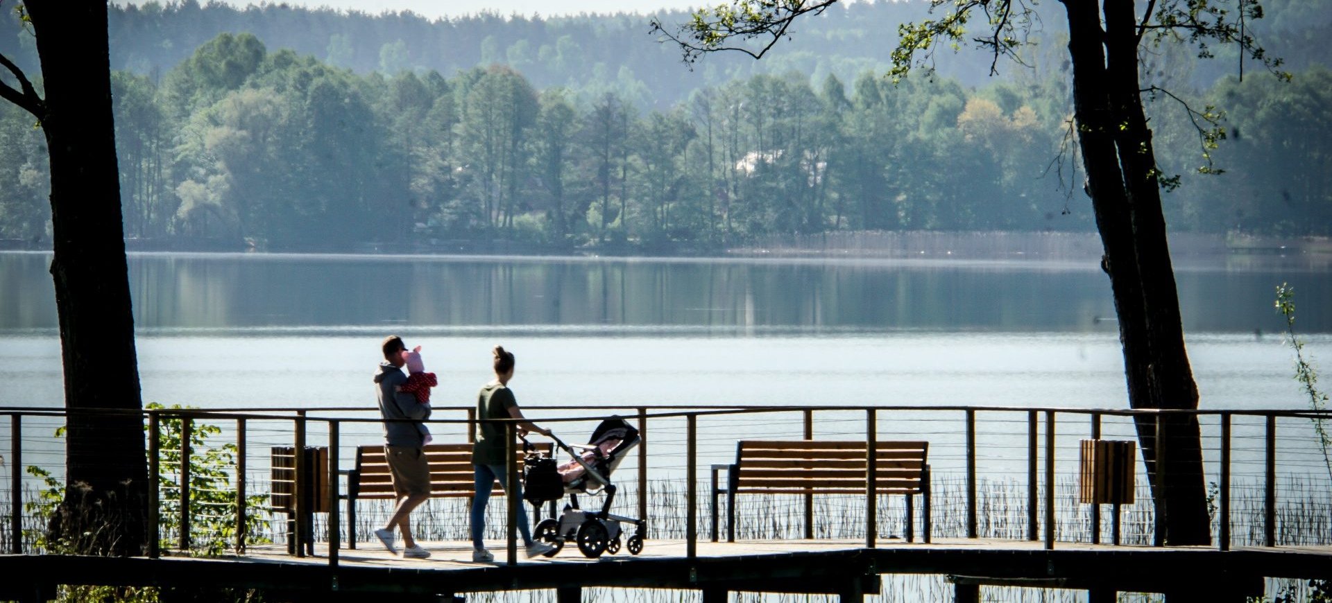 Zima w hotelu nad jeziorem: SPA w mroźnym klimacie ma swój urok