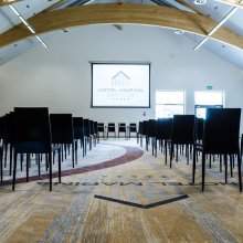 Dlaczego Mazury to coraz popularniejsze miejsce na konferencje biznesowe?