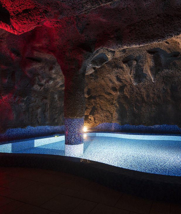 Cave with a brine pool 