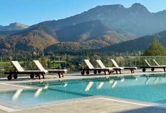 Basen zewnętrzny w Bachleda Hotel Kasprowy &ndash; najpiękniejszy odkryty basen na Podhalu