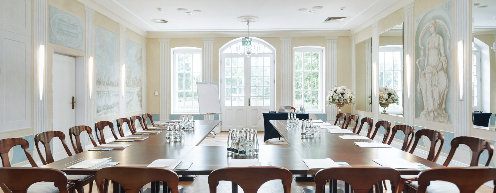 Zalety i praktyczne wskazówki dotyczące organizacji konferencji w hotelu