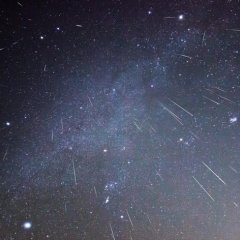 Zapraszamy na noce pełne spadających gwiazd