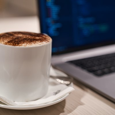 NA CZYM POLEGA WYNAJEM MIESZKAŃ DLA FIRM? POZNAŃ MIEJSCEM DO PRACY