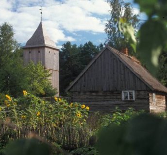 W pobliżu- Muzeum we Wdzydzach Kiszewskich
