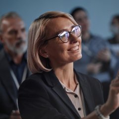 Jak zorganizować profesjonalną konferencję branżową w hotelu?