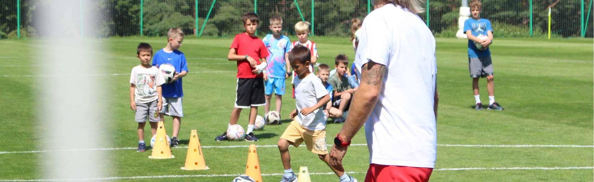 Trening piłkarski – Kamil Kosowski poprowadził zajęcia dla najmłodszych w Hotelu Arłamów