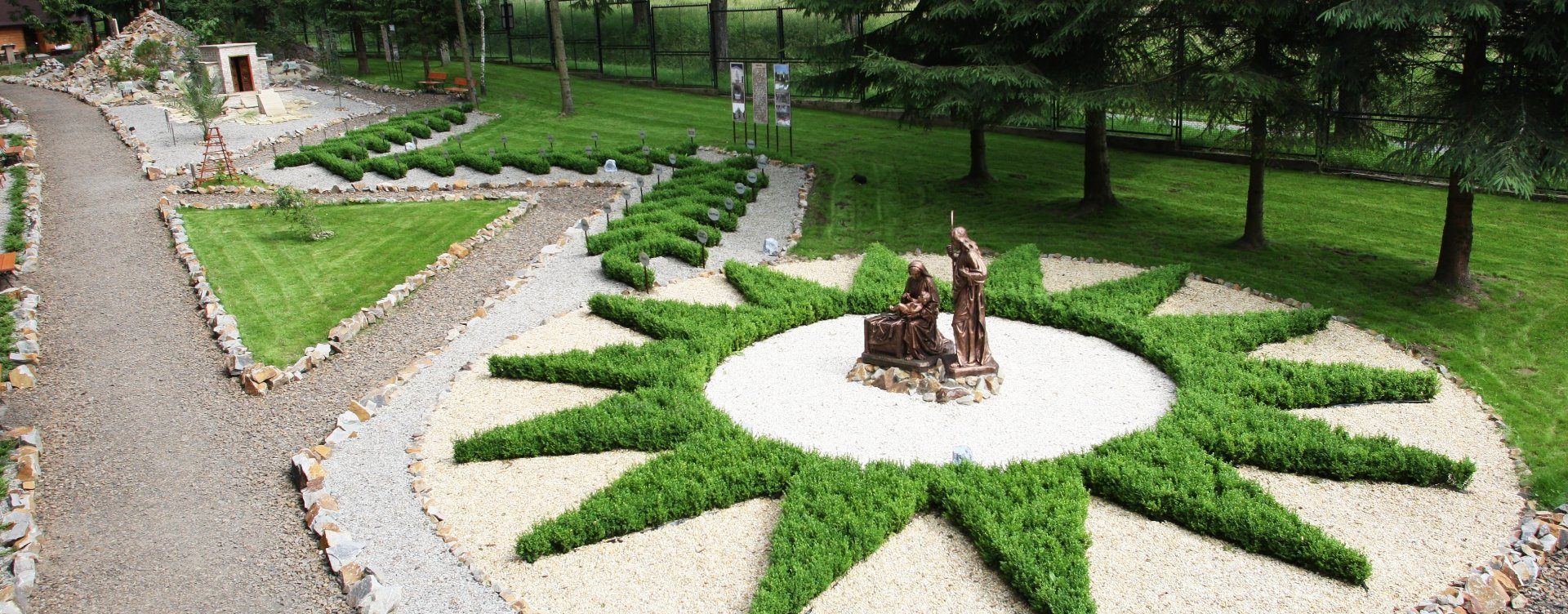 Ogród Biblijny oraz Park Miniatur Architektury Drewnianej w Myczkowcach