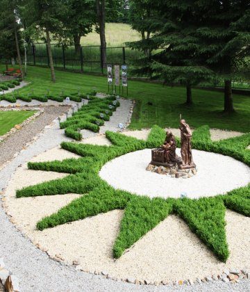 Ogród Biblijny oraz Park Miniatur Architektury Drewnianej w Myczkowcach