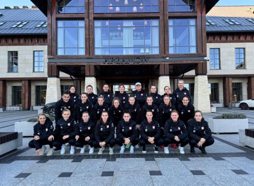 Mistrzynie Świata służb mundurowych w futsalu trenują na parkiecie hali sportowej Hotelu Arłamów