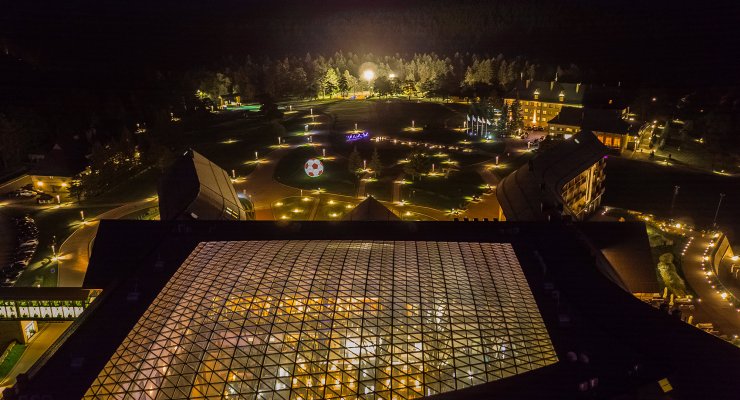 Готель та його оточення