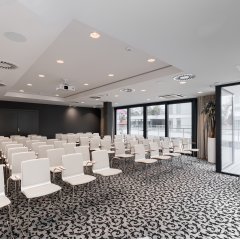 Planen Sie eine Konferenz oder ein Geschäftstreffen am Meer