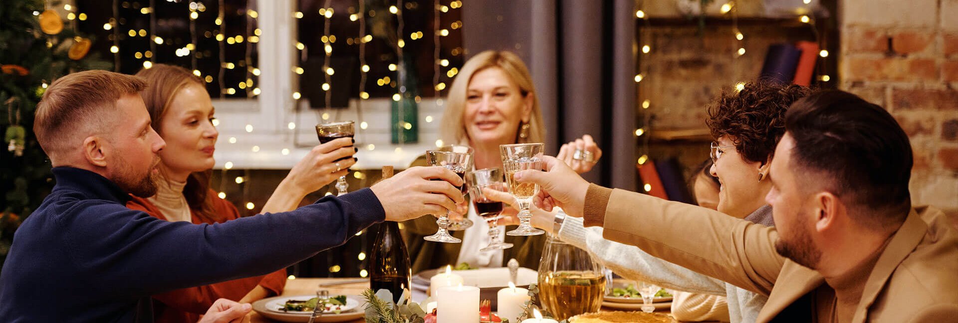 Hosting A Holiday Party In A Small Space: Tips To Save, 55% OFF