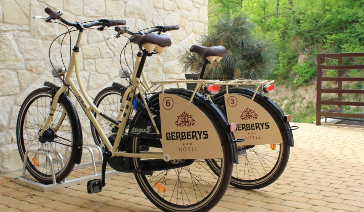 wypożyczalnia rowerów Hotelu Berberys Kazimierz Dolny. Rowery są w cenie wynajęcia pokoju