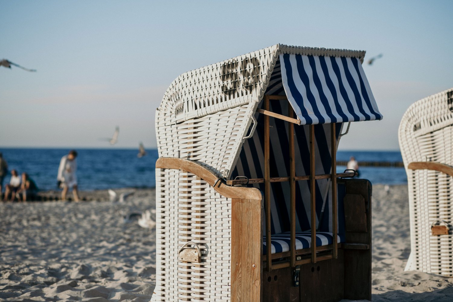 Tourist guide to Kołobrzeg (where to stay, eat, park)?