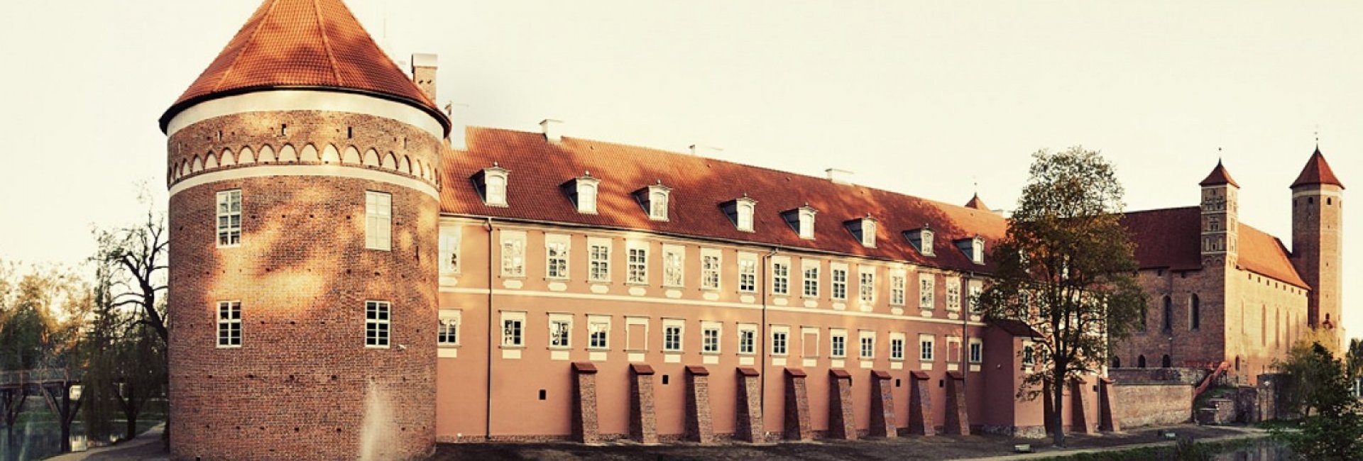 Defensive walls and land planning of the city