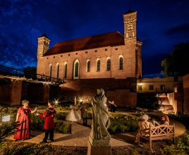 Bal Barokowy w zamkowych ogrodach