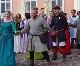 Courtly games and knights’ duells bestseller