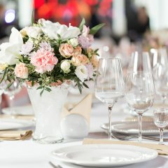 Jakie są najnowsze trendy w dekoracjach na przyjęcia komunijne?