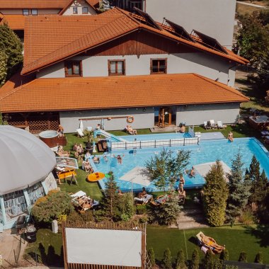 Hotel latem