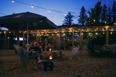 Hotel v noci se probouzí