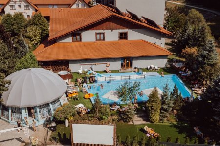 Hotel latem