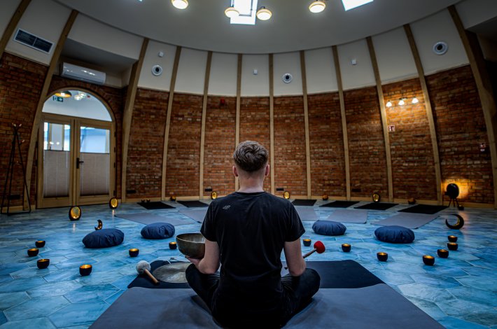 Cisza, która rozszerza świadomość