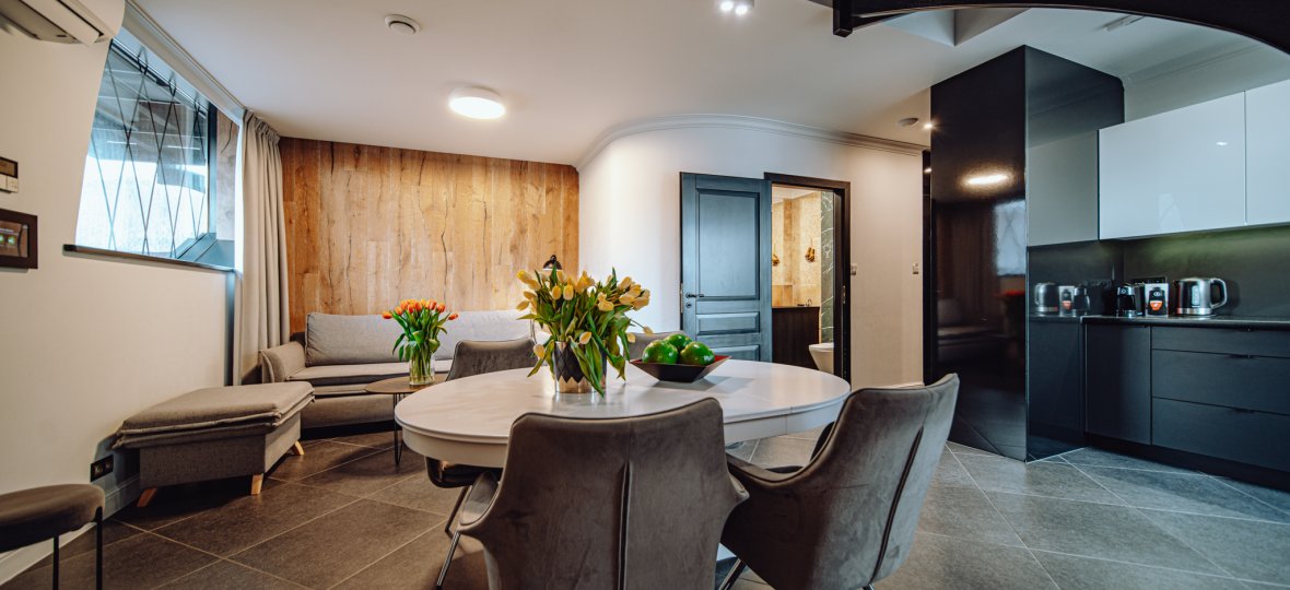 Penthouse Infinity </br>z 2 sypialniami, </br>2 łazienkami </br>i balkonem